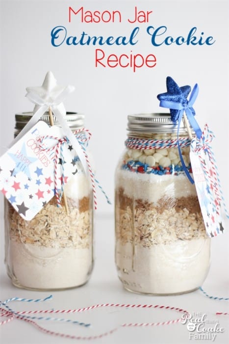 Must do! Make this delicious and cute 4th of July oatmeal cookie recipe in a mason jar! So cute and yummy! #4thofJuly #OatmealCookie #MasonJar #Recipe #RealCoake