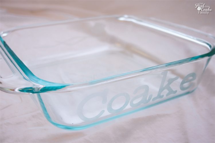 Great gift ideas to make personalized pans for each family. They will never lose their pans again. I need to make these for personalized gifts for Christmas! Great gift ideas to make personalized pans for each family. They will never lose their pans again. I need to make these for personalized gifts for Christmas!