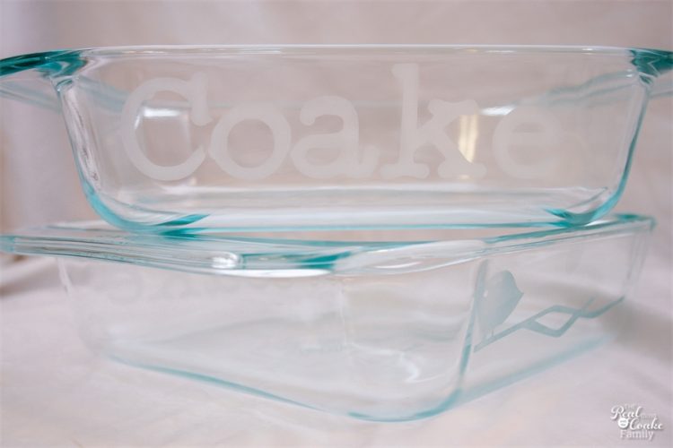 Great gift ideas to make personalized pans for each family. They will never lose their pans again. I need to make these for personalized gifts for Christmas! Great gift ideas to make personalized pans for each family. They will never lose their pans again. I need to make these for personalized gifts for Christmas!