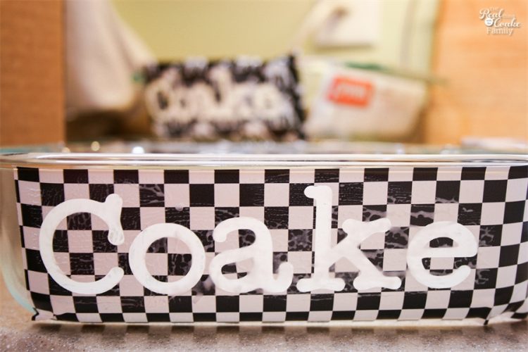 Great gift ideas to make personalized pans for each family. They will never lose their pans again. I need to make these for personalized gifts for Christmas! Great gift ideas to make personalized pans for each family. They will never lose their pans again. I need to make these for personalized gifts for Christmas!