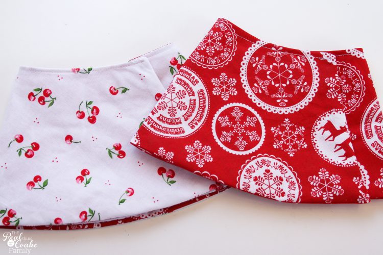 Free Doll Clothes sewing pattern to make an adorable reversible wrap skirt for you American Girl or 18" doll. Super easy, too! Free Doll Clothes sewing pattern to make an adorable reversible wrap skirt for you American Girl or 18" doll. Super easy, too!