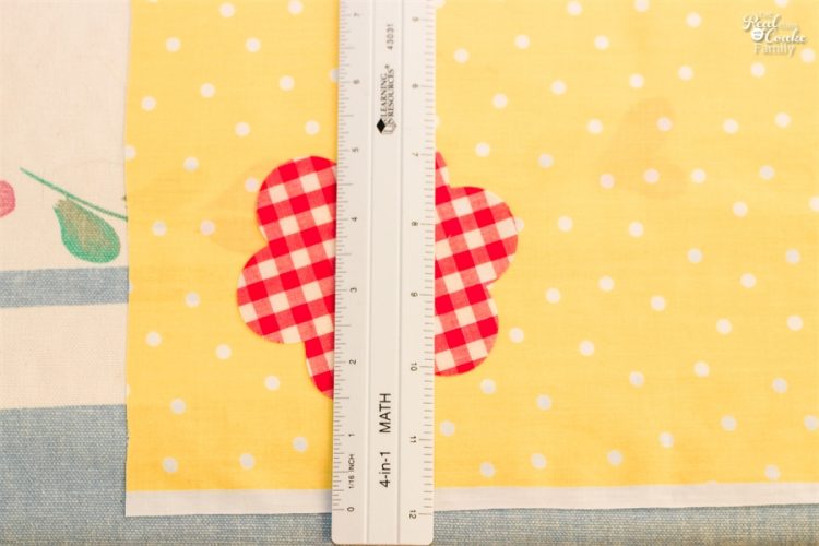So cute! I can easily modify this for any holiday, season or occasion. This is a simple, free sewing pattern and tutorial on how to make placemats (reversible placemats). So cute! I can easily modify this for any holiday, season or occasion. This is a simple, free sewing pattern and tutorial on how to make placemats (reversible placemats).
