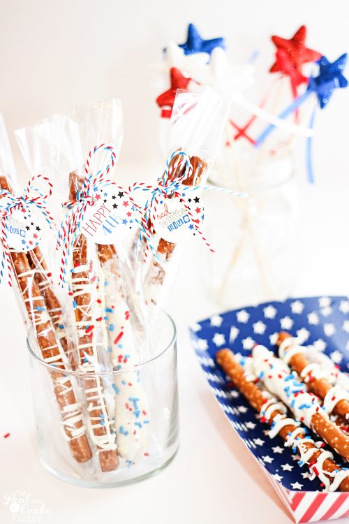 Of course fireworks are important on Independence Day, but I'm much more excited about a full-blown candy table. From a touch of magic to your table with the red, white, and blue desserts.