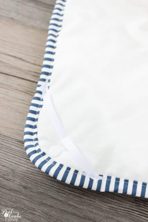 My IKEA duvet covers and inserts are always slipping around. This is such and easy diy duvet fix that requires a tiny bit of easy sewing and only $4! Perfection! #IKEA #Duvet #Fix #RealCoake #DIY picture of corner of IKEA duvet insert