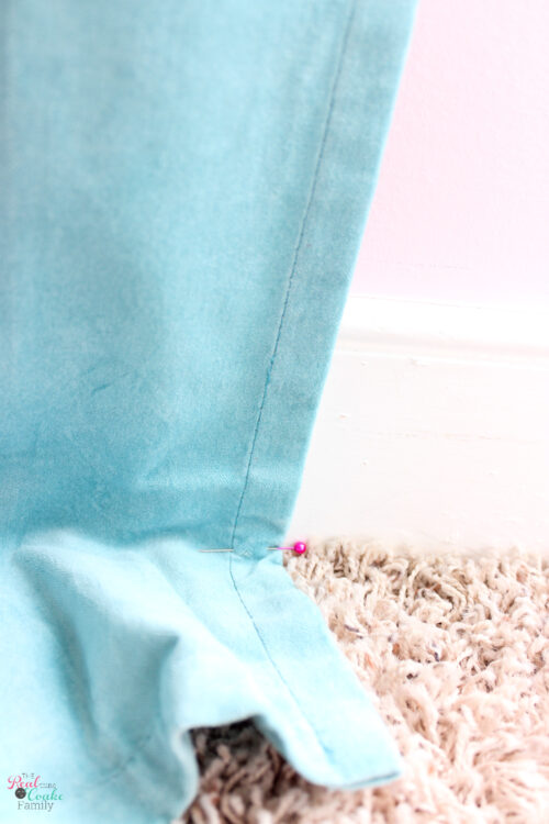 pin in curtains right at floor length How to hem curtains to the right length in 15 minutes. Full tutorial that will work with IKEA curtains or any curtains and is easy.