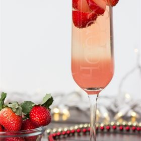 Love finding pretty and delicious drink recipes. This is a gorgeous and delicious Cocktail recipe - perfect for our New Year's or other celebrations.