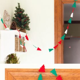 Fun Felt DIY Christmas Garland