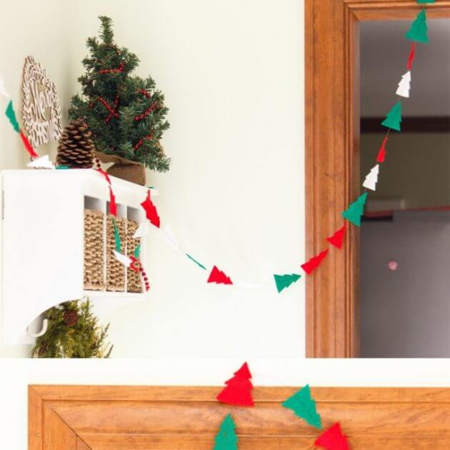 Fun Felt DIY Christmas Garland