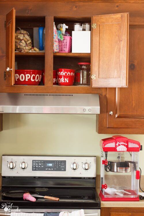 Perfect for keeping family movie night organized and fun! Love the organization ideas for the food and the great containers. Perfect for keeping family movie night organized and fun! Love the organization ideas for the food and the great containers.